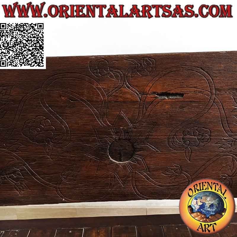Panca massiccia a due posti con decoro floreale intagliato a mano in legno antico di teak (Birmania)