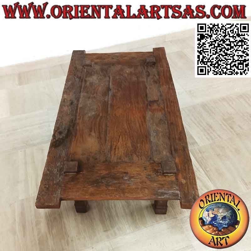 Table basse ancienne de salon primitive en bois de teck ancien