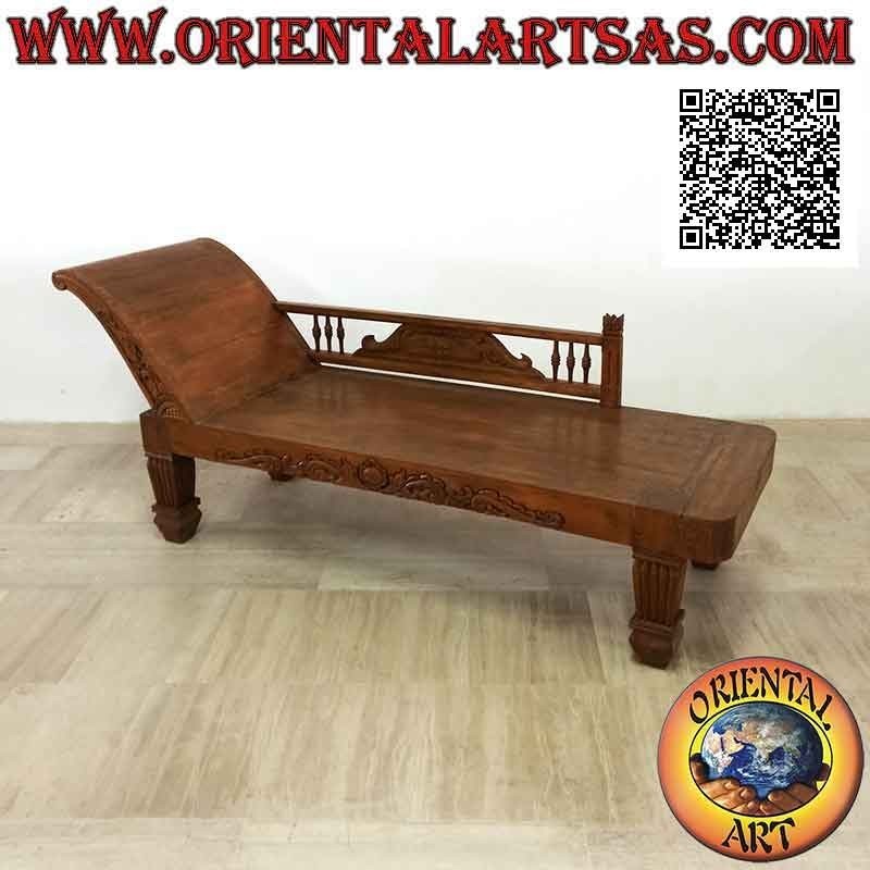 Sofá de triclinio de estilo imperial con decoraciones talladas y lateral (izquierda) en madera de teca