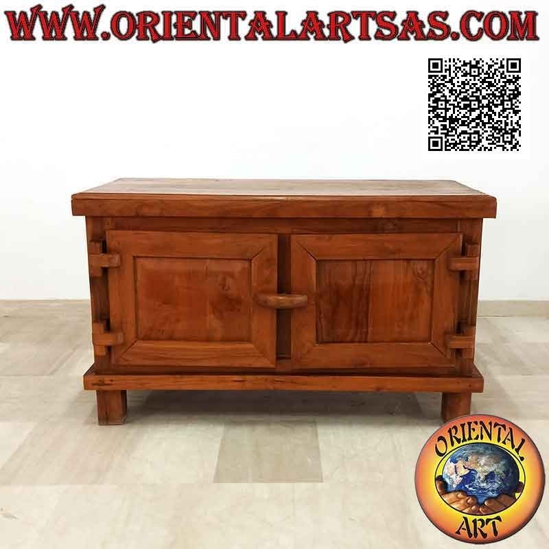 Buffet de dos puertas con puerta y cierre y bisagras en madera, en madera de teca