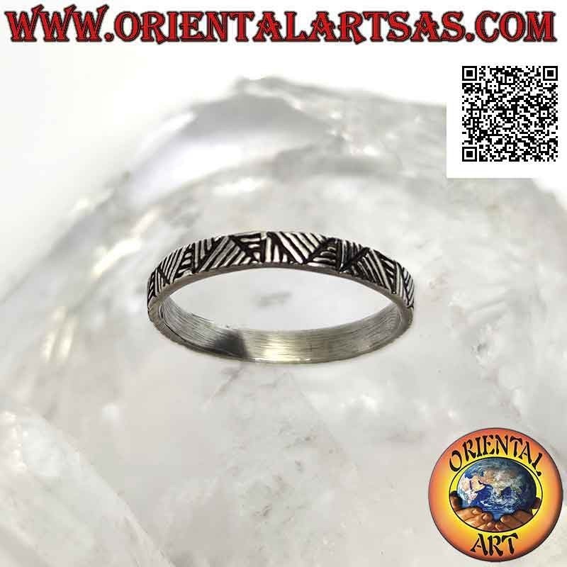 Silver ring with worked band, decoration of carved multidirectional lines
