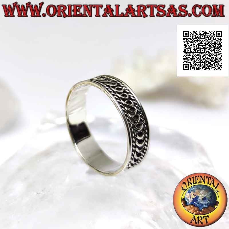 Silver ring with worked band, infinite series of "and" italics in bas-relief
