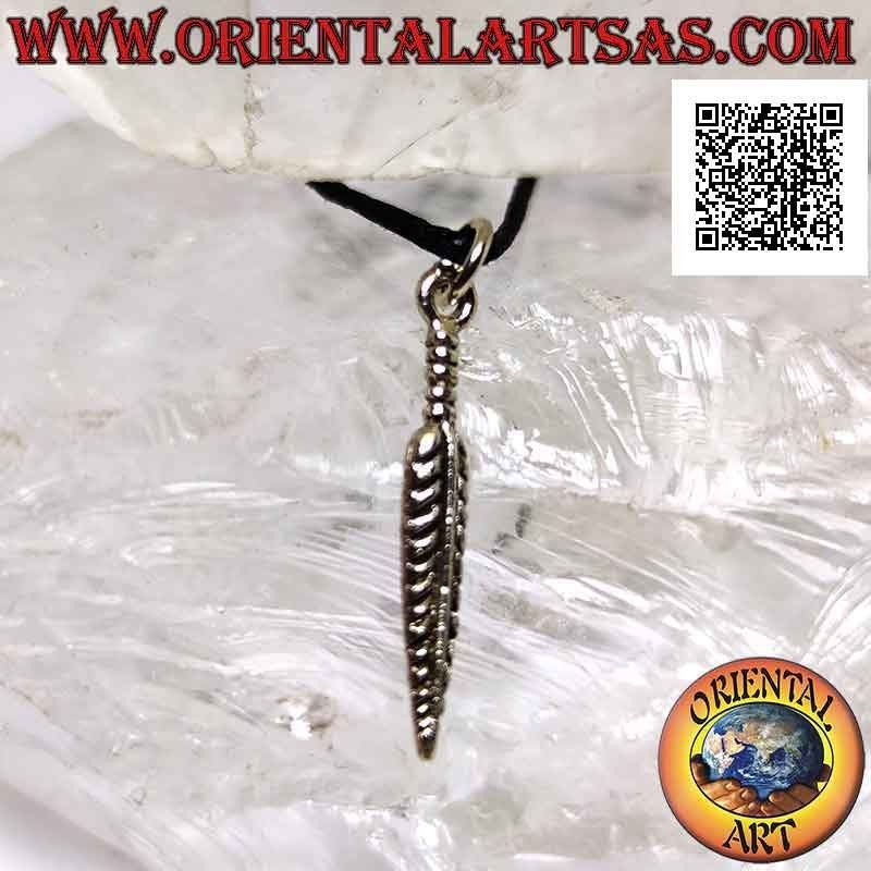 Colgante de plata, pluma simétrica estrecha y puntiaguda (símbolo de purificación)