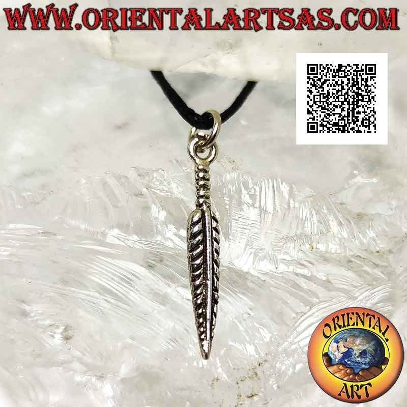 Pendentif en argent, plume symétrique étroite et pointue (symbole de purification)