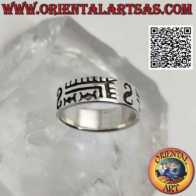 Silver ring with worked band, geometric decoration engraved between "S"