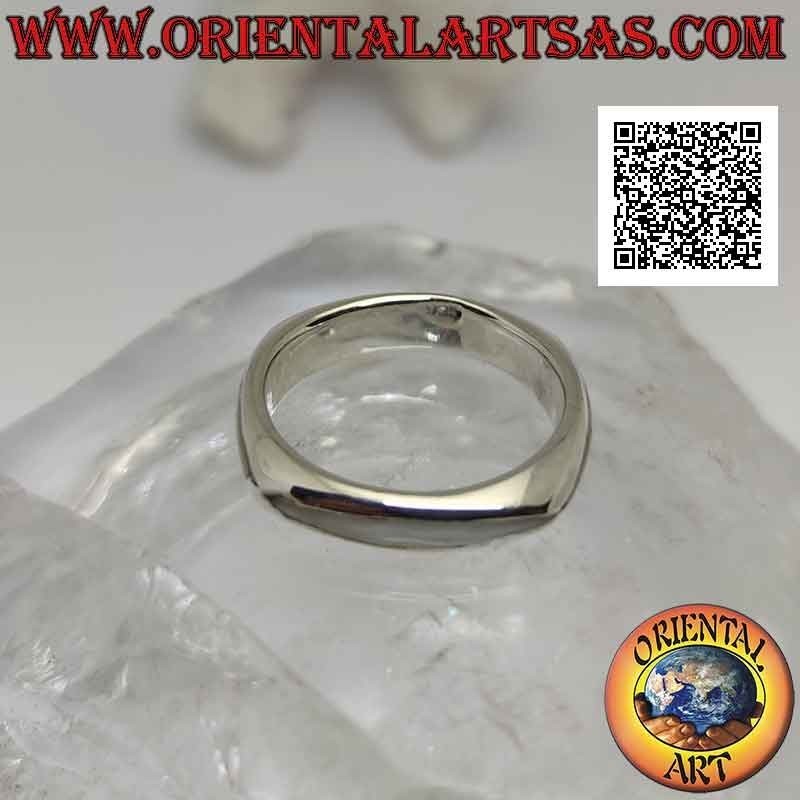 Anello in argento liscio a fascia quadrata con madreperla a navetta stretta sui quattro lati e interno tondo