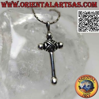 Pendentif en argent, bordé de croix latine nouée au centre