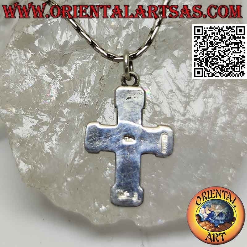 Colgante de plata, cruz heráldica realzada con rombos en bajorrelieve