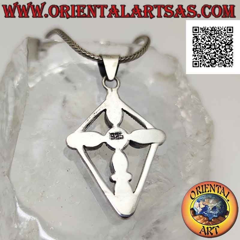 Colgante de plata, cruz latina de turquesa y coral (pasta) inscrita en un rombo en forma de cometa