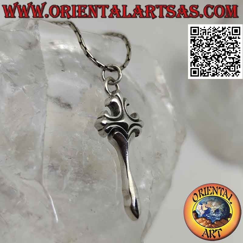 Pendentif en argent, croix de lys avec pied pointu