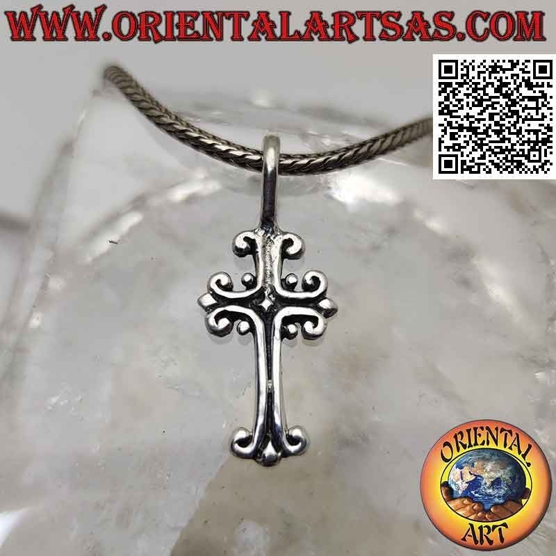 Colgante de plata, cruz latina anclada con línea central
