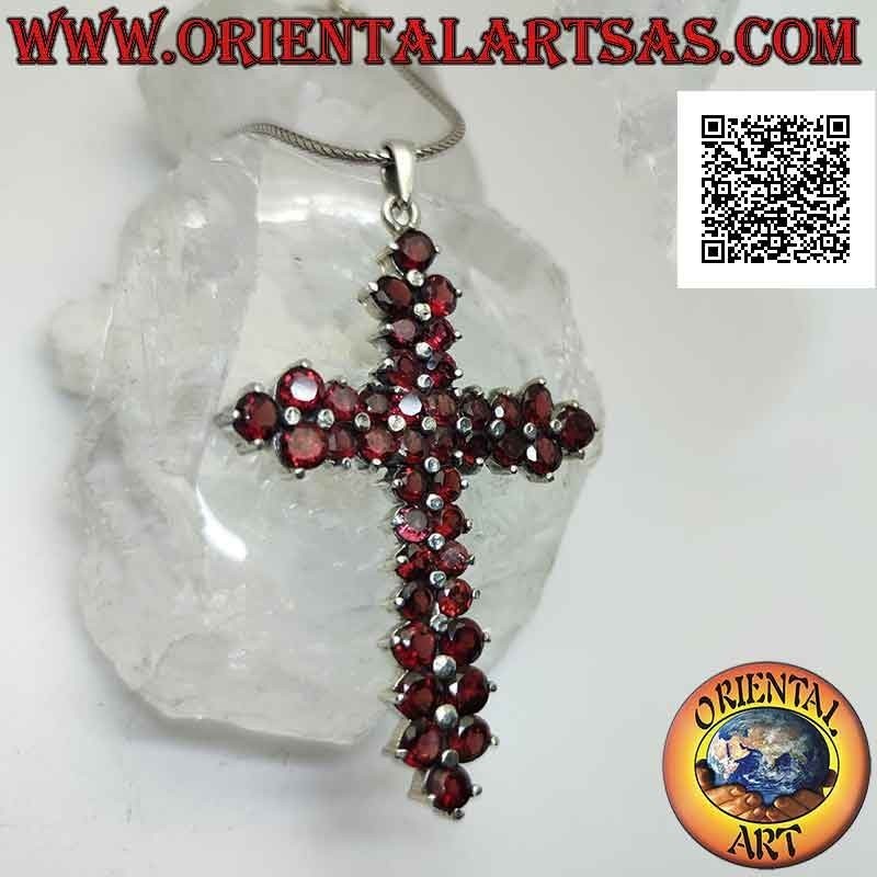 Colgante de plata, gran cruz latina puntiaguda de granates facetados redondos