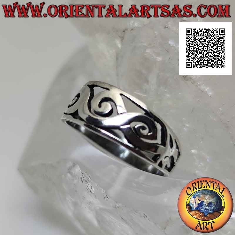 Silver ring with smooth worked band, intertwining stylized perforated dragons