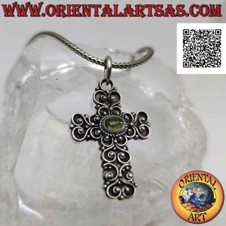 Pendentif en argent, croix baroque faite main avec cabochon naturel péridot ovale horizontal