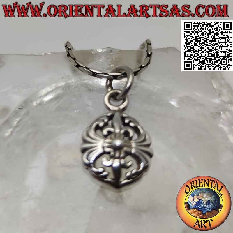 Pendentif en argent, croix grecque avec bouclier de lys