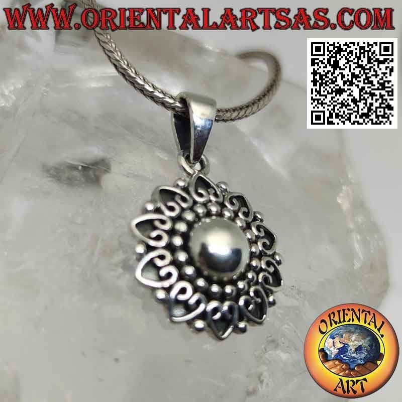 Pendentif en argent, soleil dans la fleur de vie entouré de petits coeurs