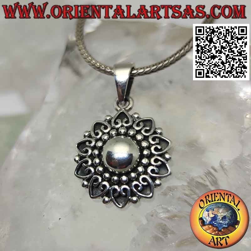 Pendentif en argent, soleil dans la fleur de vie entouré de petits coeurs