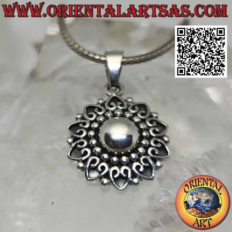 Pendentif en argent, soleil dans la fleur de vie entouré de petits coeurs