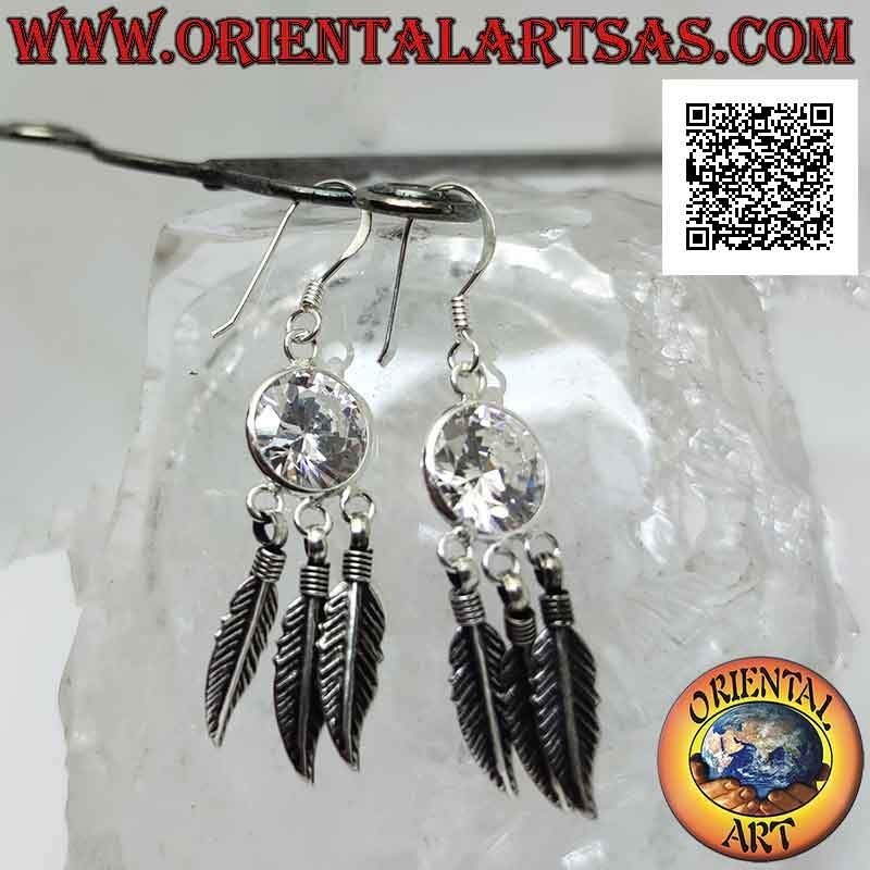 Pendientes de palanca de plata con circonita redonda facetada blanca y tres plumas colgantes