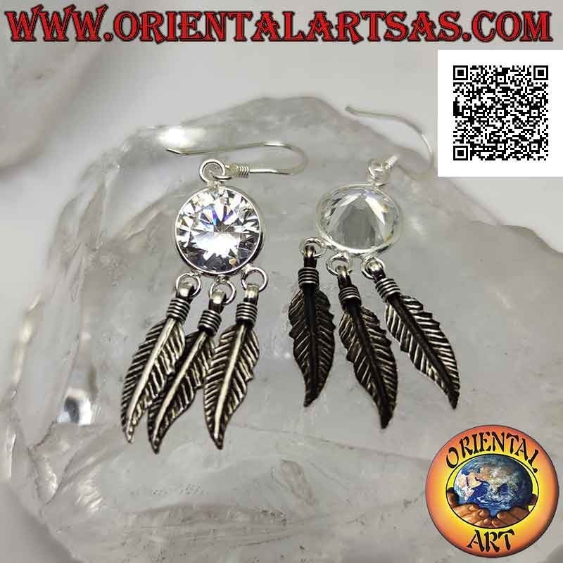 Pendientes de palanca de plata con circonita redonda facetada blanca y tres plumas colgantes