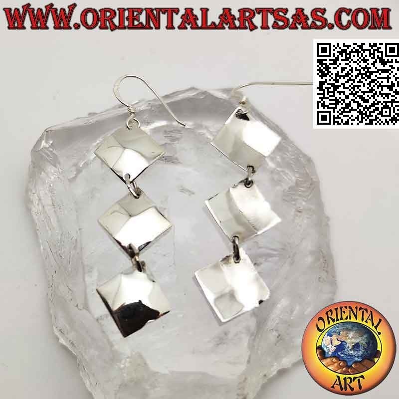 Boucles d'oreilles à levier en argent avec une rangée de trio de losanges équilatéraux pendants