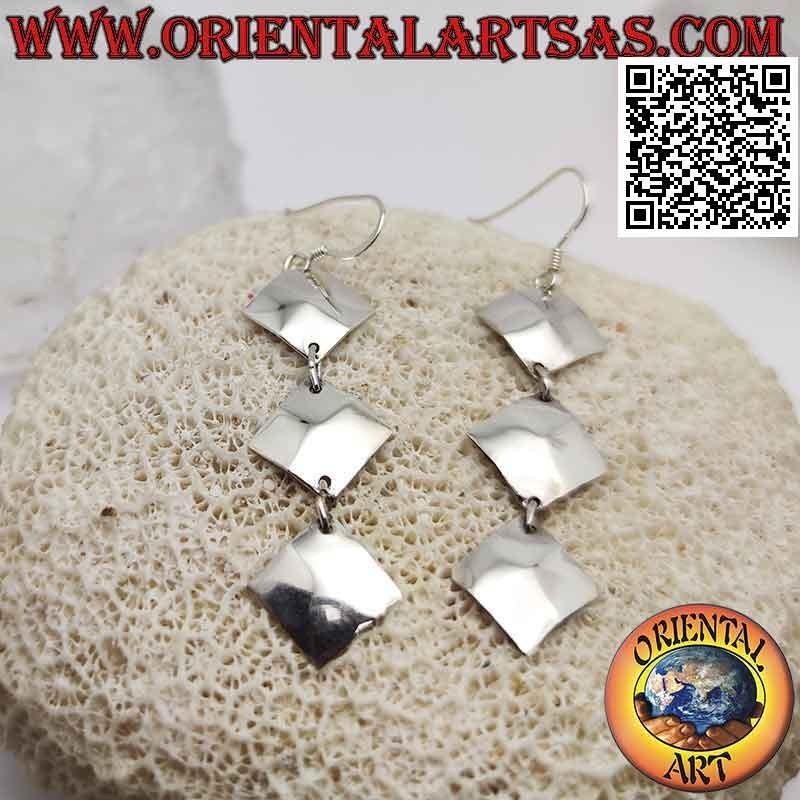 Orecchini in argento a monachella con fila di tris di rombi equilateri pendenti