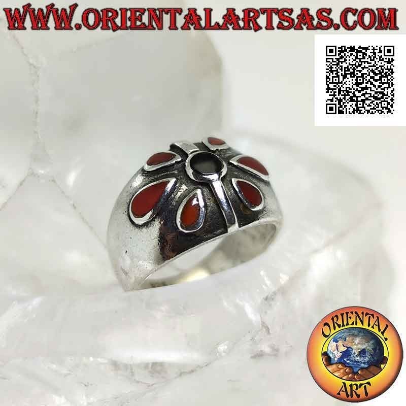 Bague en argent à bande croissante avec fleur de pétale de cornaline et centre d'onyx