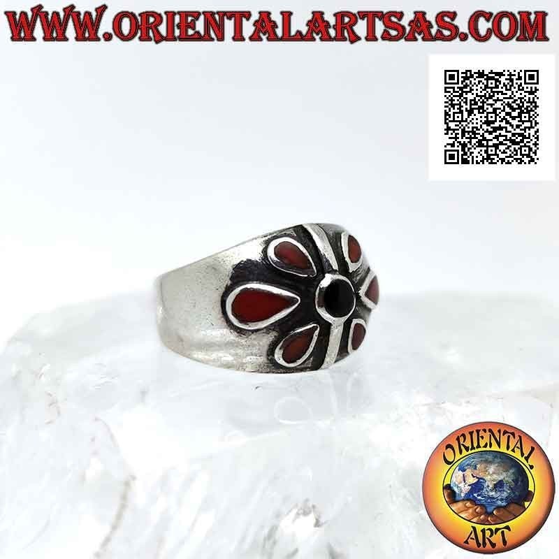 Bague en argent à bande croissante avec fleur de pétale de cornaline et centre d'onyx