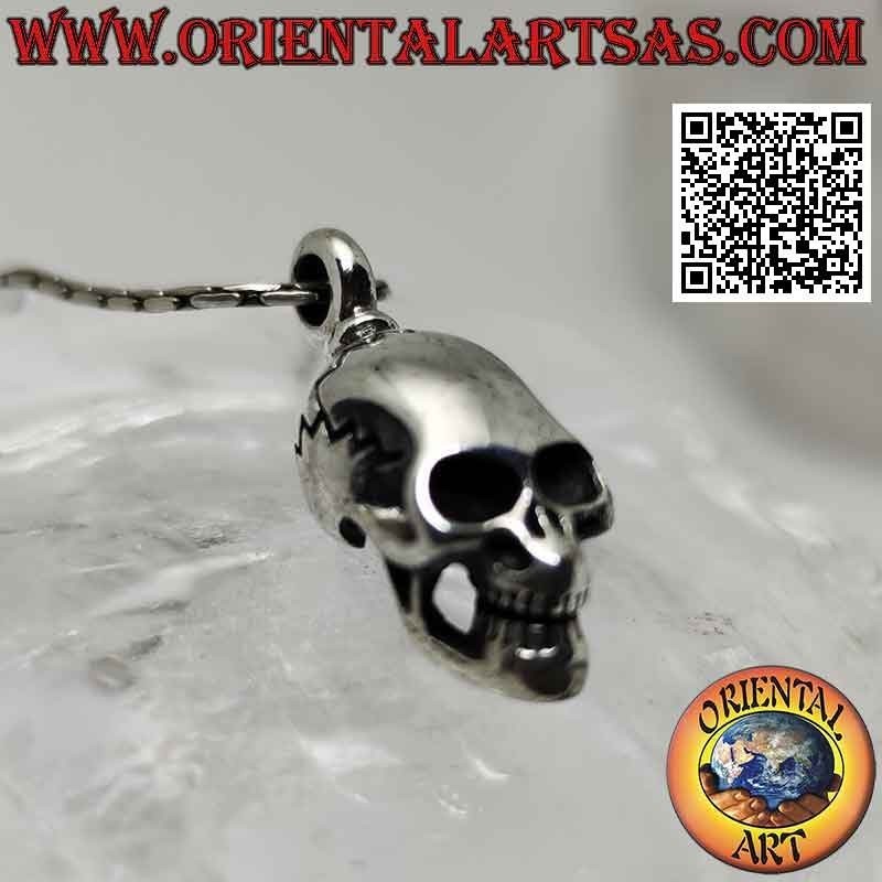 Pendentif en argent en forme de crâne (homo sapiens) avec un crâne allongé