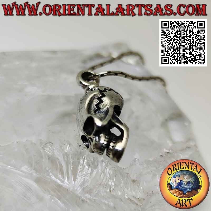 Colgante de plata en forma de Calavera (homo sapiens) con calavera alargada