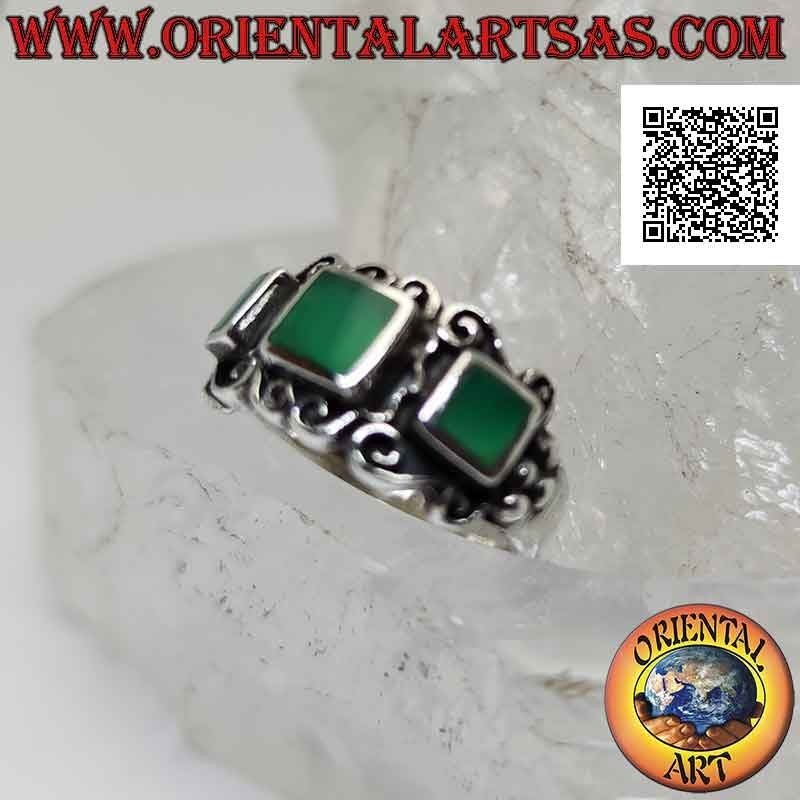 Bague en argent, trio d'agate verte carrée entourée d'un décor sinueux