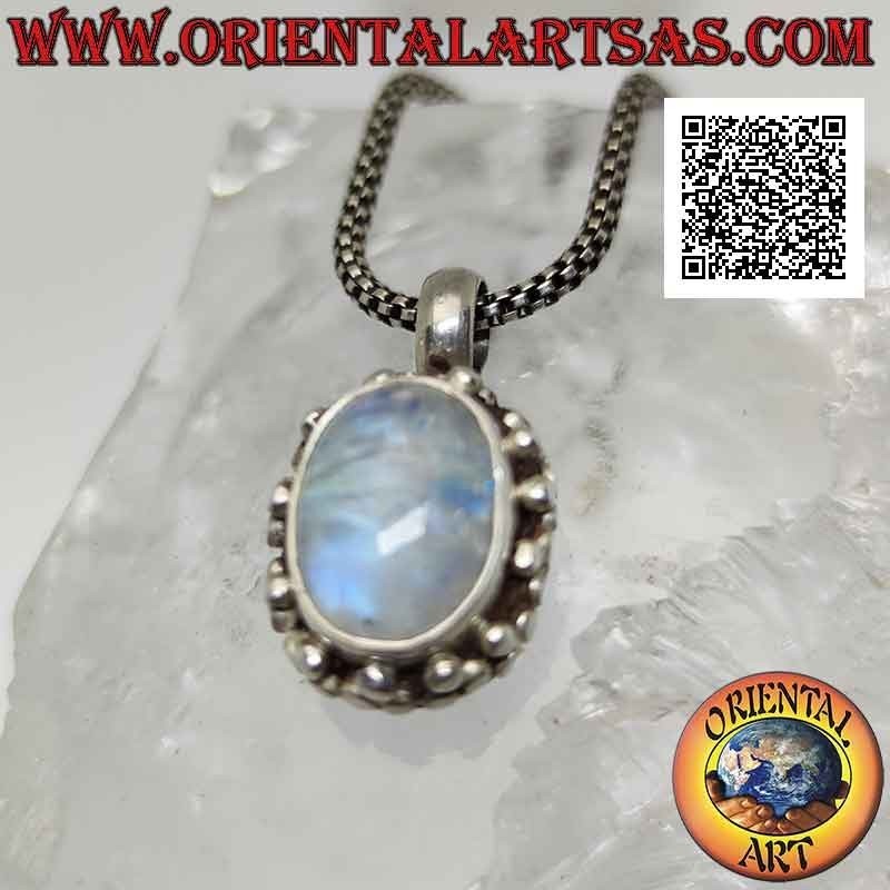 Pendentif en argent avec cabochon pierre de lune ovale entouré d'une double rangée de boules et de tris