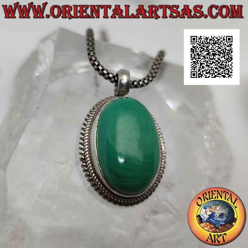 Colgante de plata con cabujón ovalado de malaquita rodeado de tejido