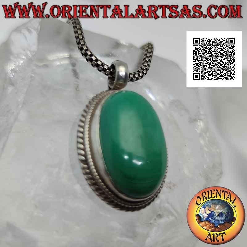 Ciondolo in argento con malachite ovale cabochon contornata da intreccio