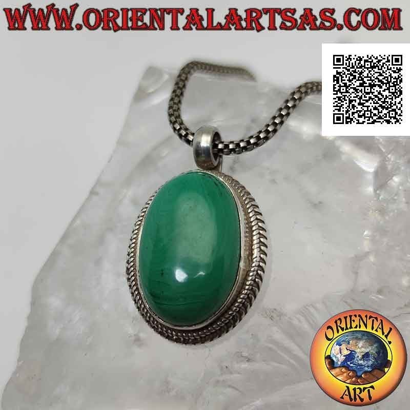 Pendentif en argent avec cabochon ovale malachite entouré de tissage