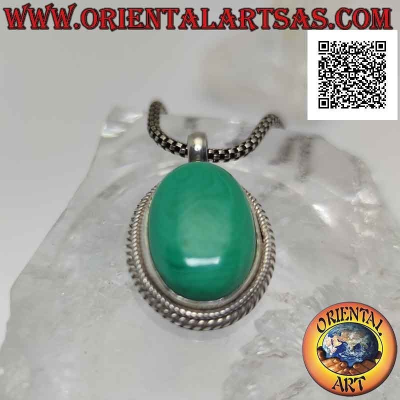 Pendentif en argent avec cabochon ovale malachite entouré de tissage