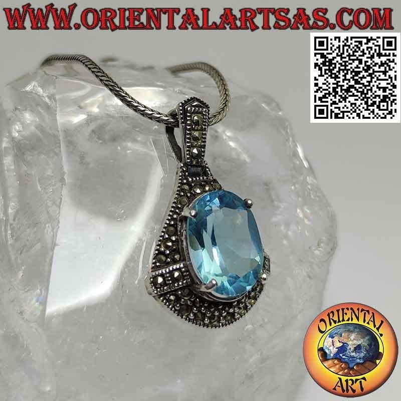 Pendentif en argent avec topaze bleue ovale entourée de marcassites