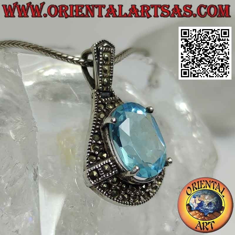 Pendentif en argent avec topaze bleue ovale entourée de marcassites
