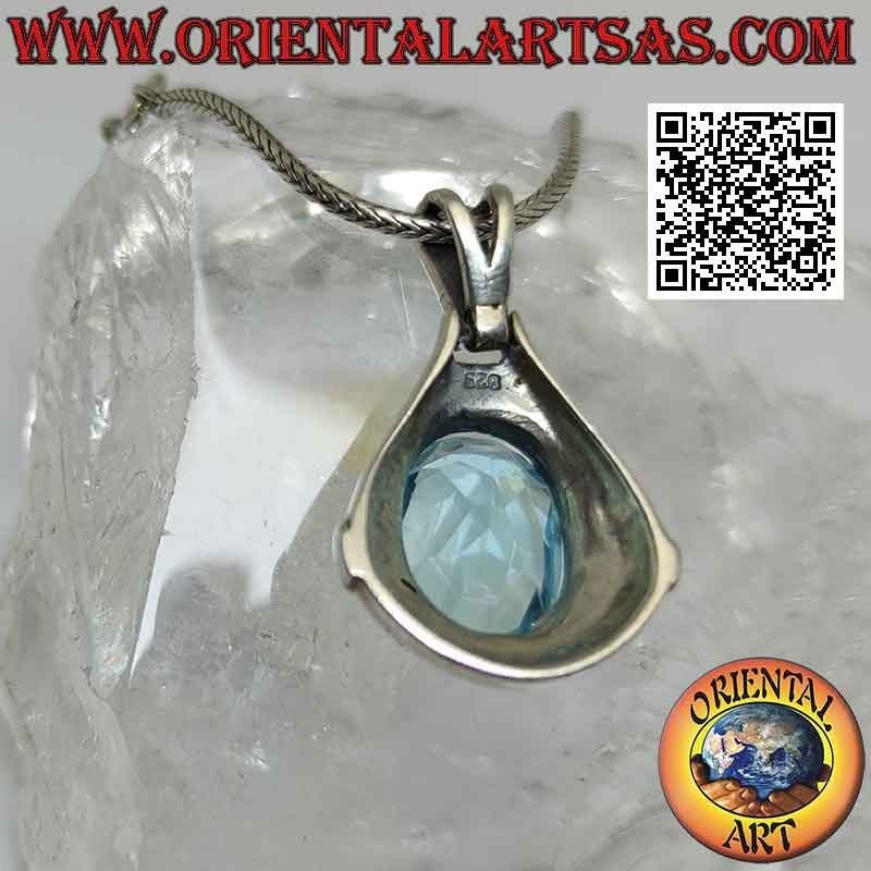 Silberanhänger mit oval-blauem Topas, umgeben von Markassiten