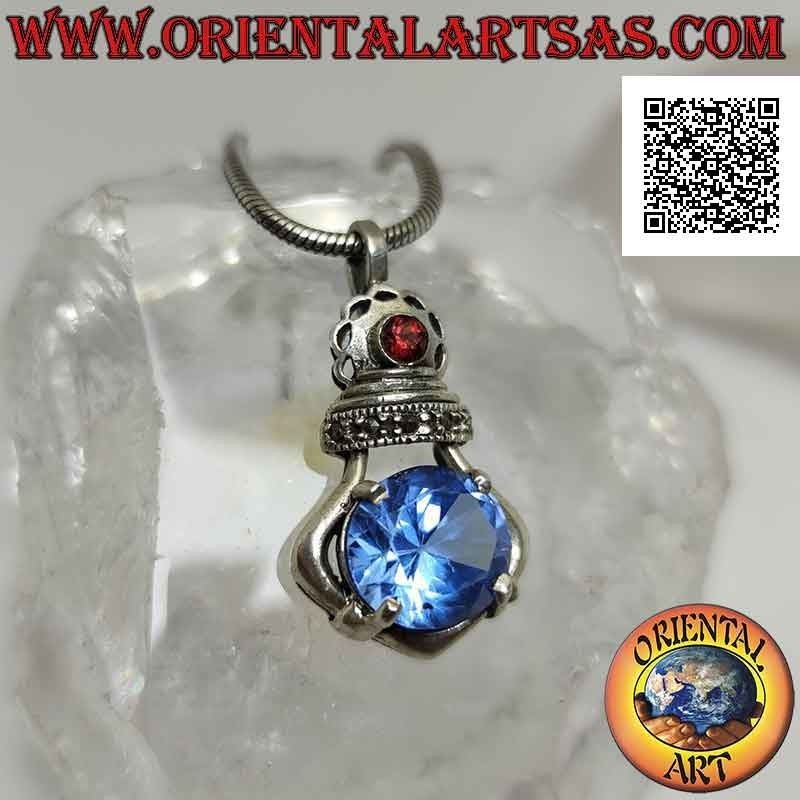 Pendentif en argent avec topaze bleue horizontale sertie et couronne de marcassite et grenat