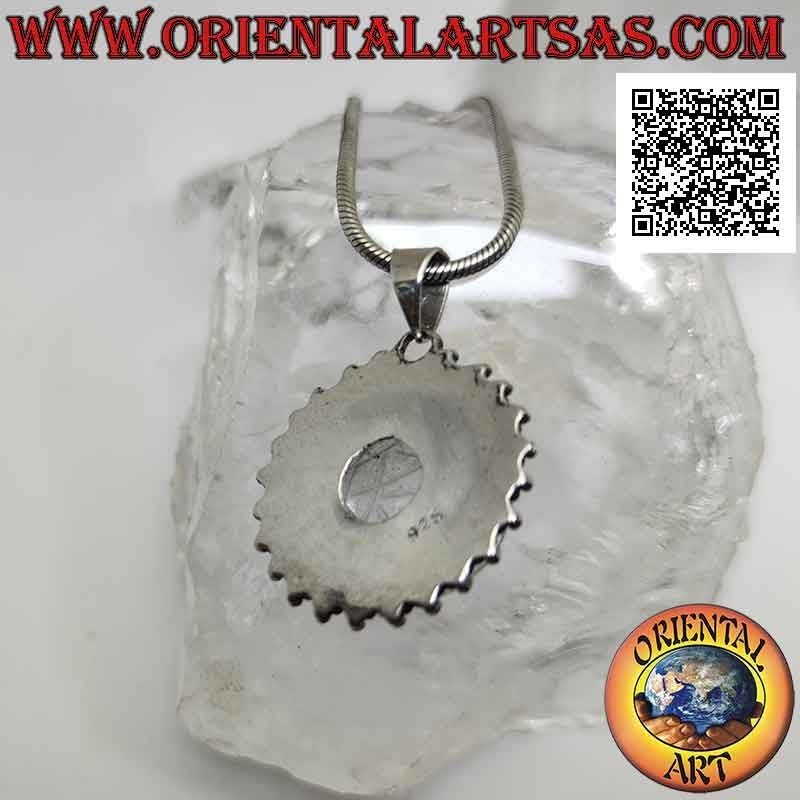 Colgante de plata con Sri Yantra grabado sobre cristal de roca redondo y doble hilera de aros tris