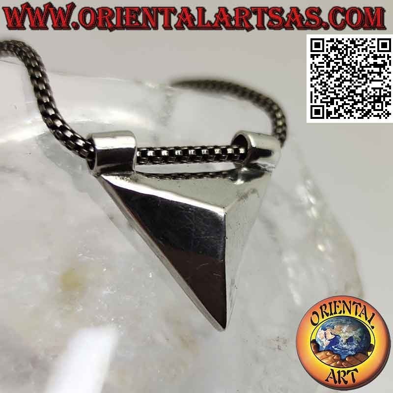 Pendentif en argent en forme de pyramide équilatérale lisse vu de dessus