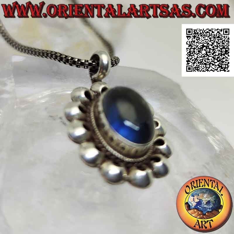 Pendentif en argent avec labradorite fluorescente bleu nuit entourée de disques ajourés