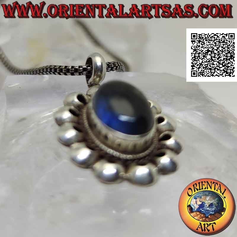 Pendentif en argent avec labradorite fluorescente bleu nuit entourée de disques ajourés