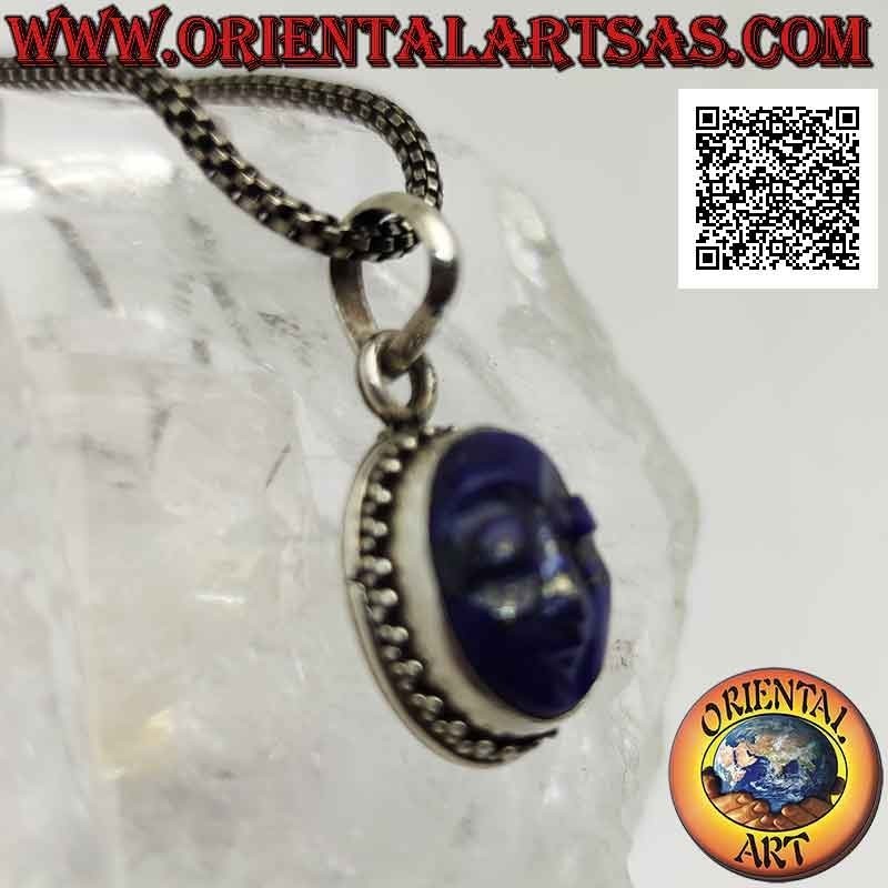 Colgante de plata con el rostro de la serenidad grabado en lapislázuli rodeado de trío de bolas