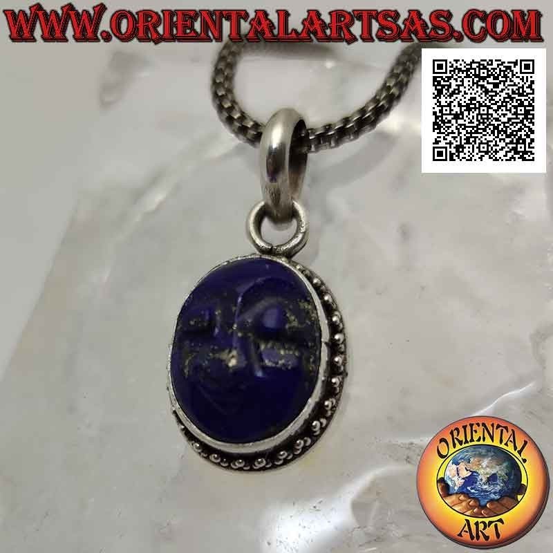 Colgante de plata con el rostro de la serenidad grabado en lapislázuli rodeado de trío de bolas