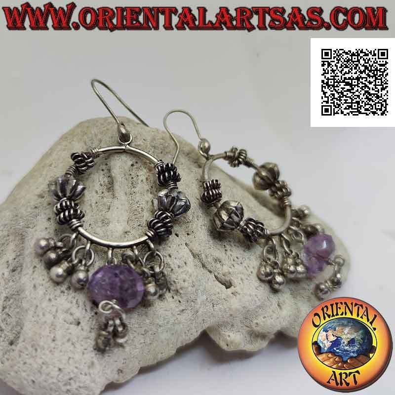 Pendientes de plata, círculo trabajado de 28 mm con amatista en forma de rosquilla y bolas colgantes