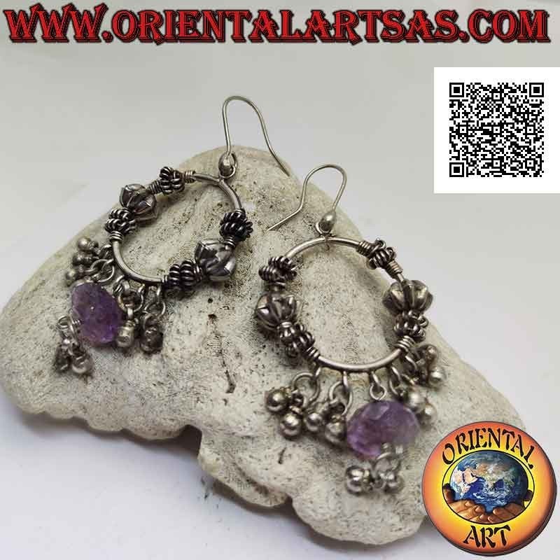 Pendientes de plata, círculo trabajado de 28 mm con amatista en forma de rosquilla y bolas colgantes