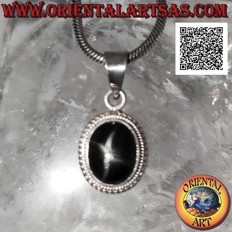 Ciondolo in argento con black star (Diopside) ovale cabochon contornata da intreccio