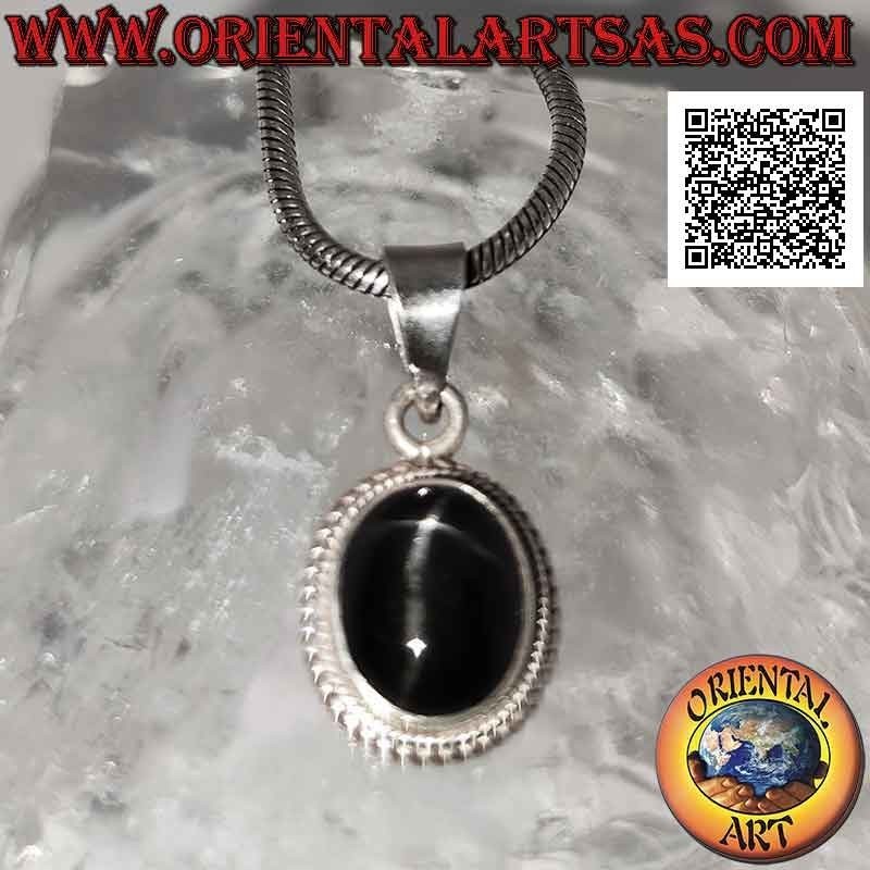 Colgante de plata con estrella negra (diópsido) cabujón ovalado rodeado de tejido